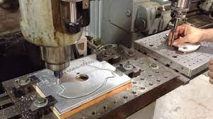 tracer controlled milling machine